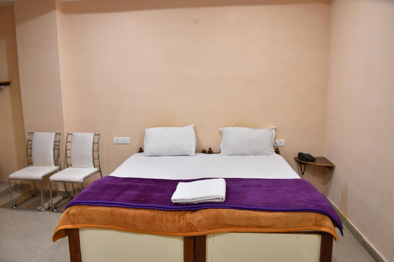 Hotel Sarweshwary Varanasi Exterior photo