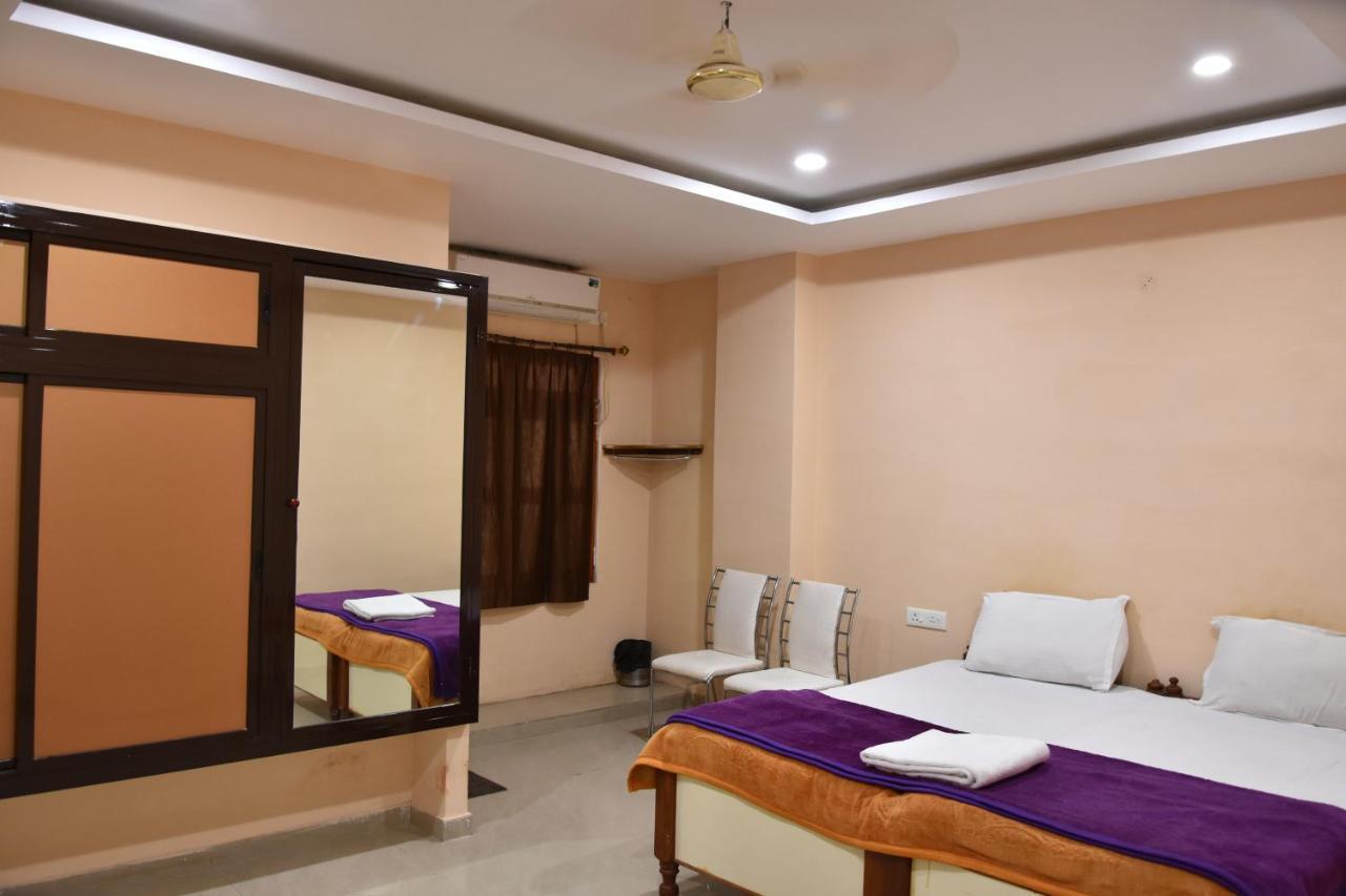 Hotel Sarweshwary Varanasi Exterior photo