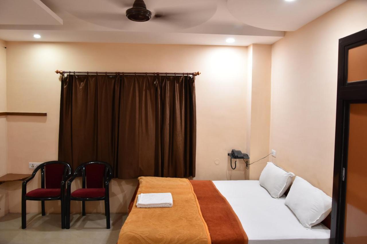 Hotel Sarweshwary Varanasi Exterior photo
