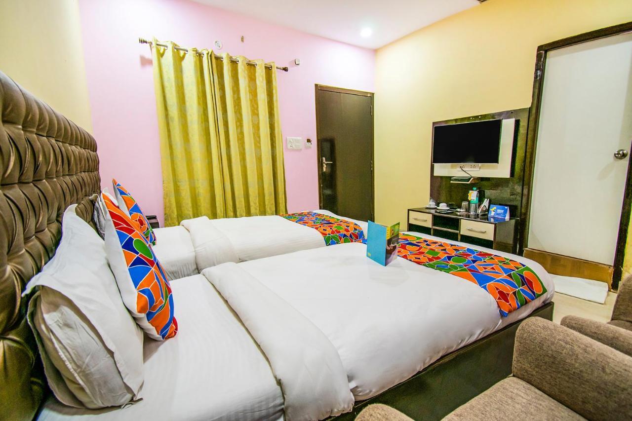 Hotel Sarweshwary Varanasi Exterior photo